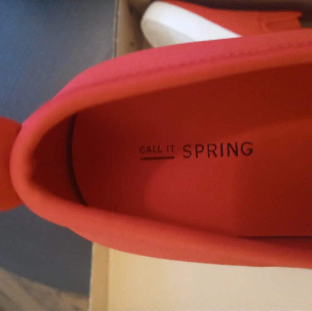 LOVAUDIEN Orange Slip On Shies - Picture 3 of 6